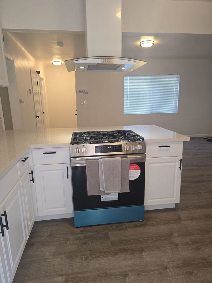 1317 Washington Ave - Photo 4 of 26