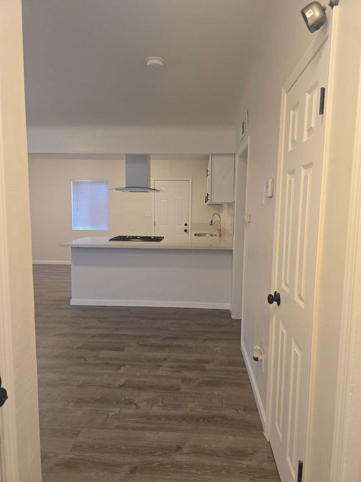 1317 Washington Ave - Photo 5 of 26