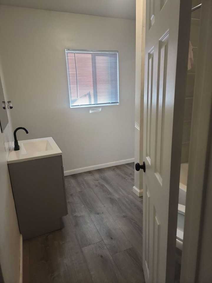 1317 Washington Ave - Photo 6 of 26