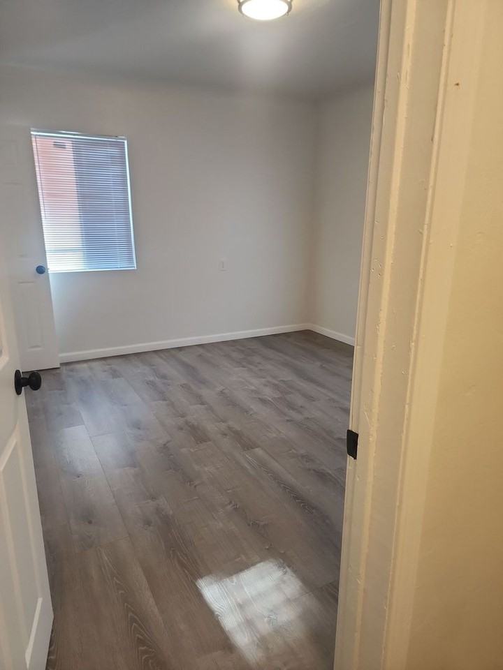 1317 Washington Ave - Photo 7 of 26