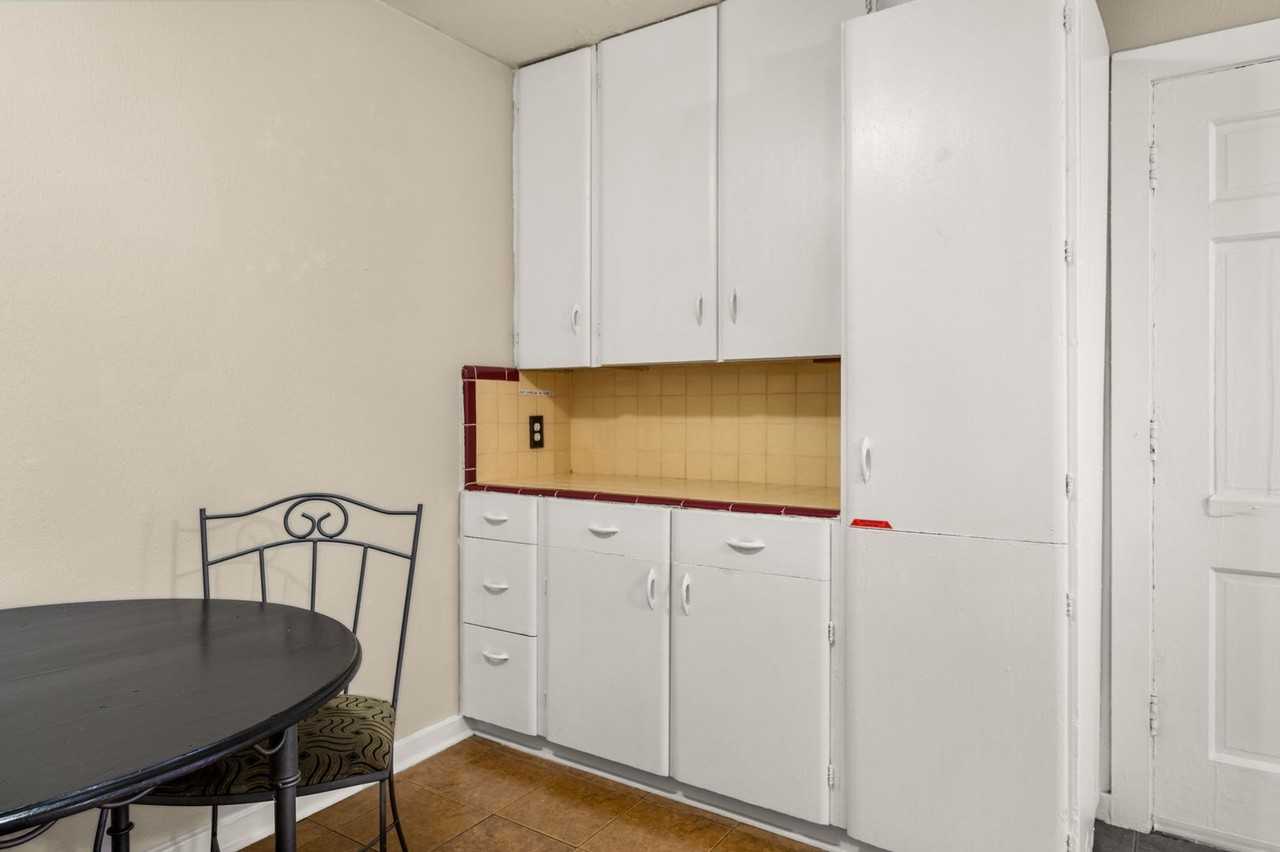 829 Bush Ave - Photo 2 of 22