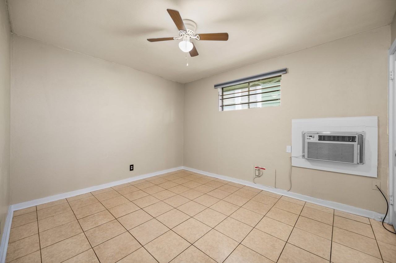 829 Bush Ave - Photo 3 of 22