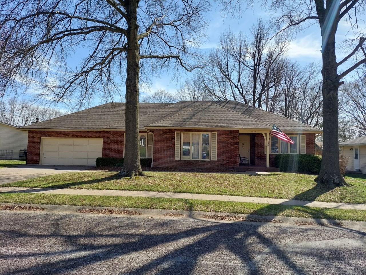 1314 English Dr - Photo 3 of 23