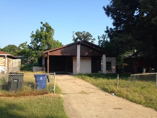 6928 Broadway Ave - Photo 2 of 11