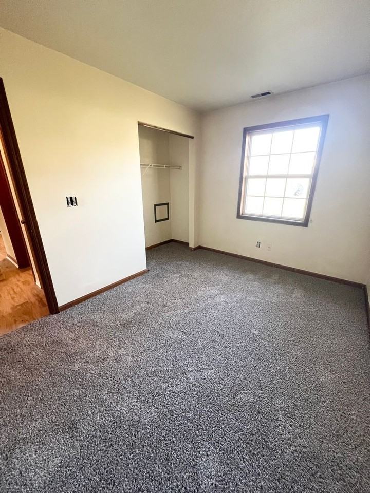 311 N Elm St - Photo 2 of 16
