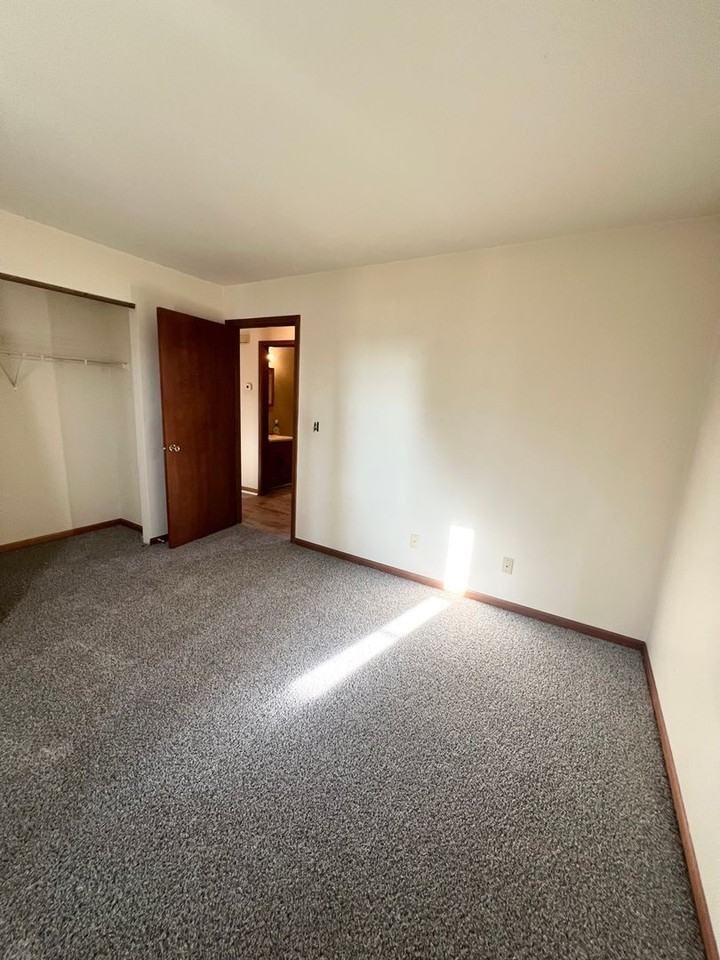 311 N Elm St - Photo 3 of 16