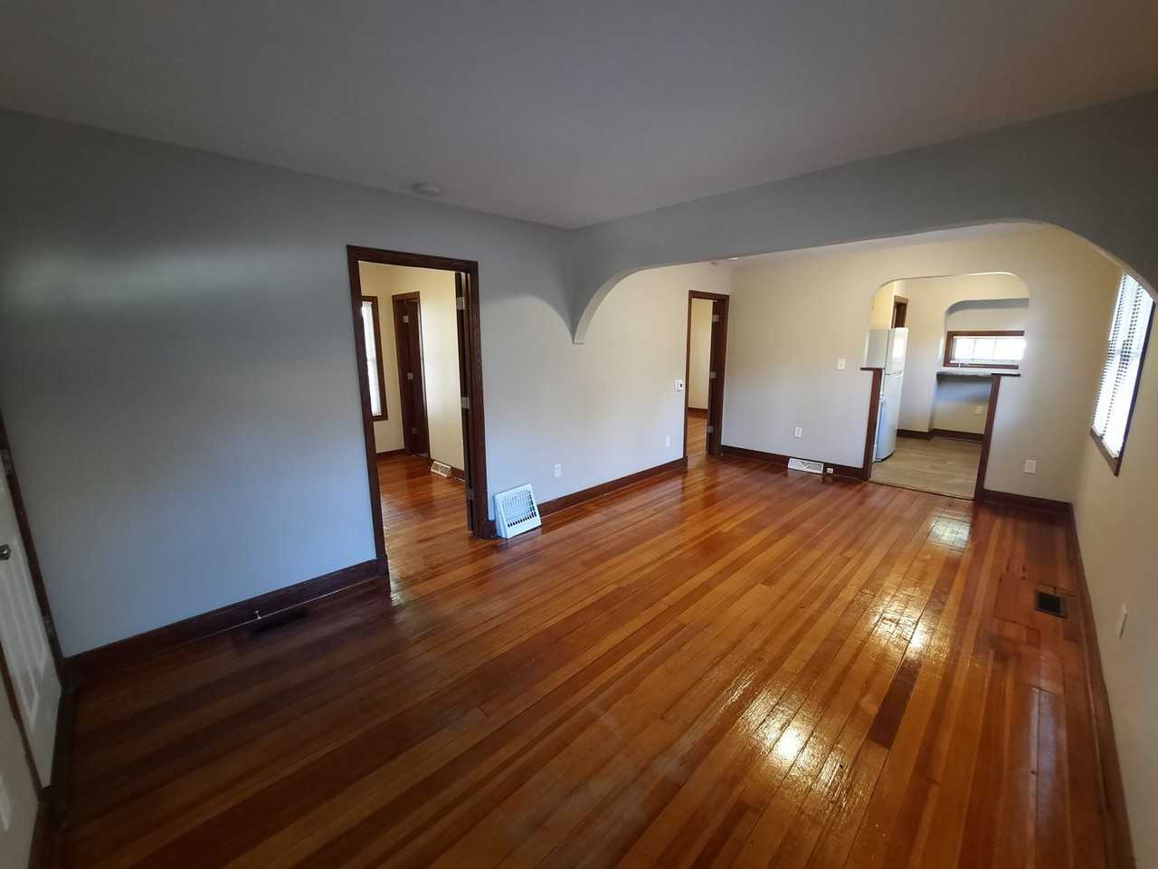 2036 Capitol Ave - Photo 3 of 22