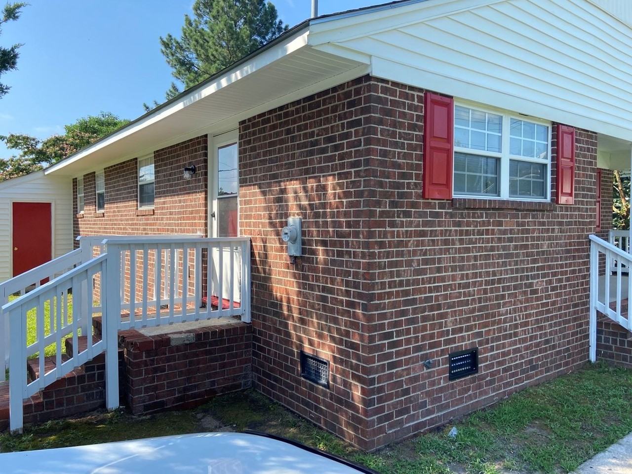 1019 Bradley Ave - Photo 2 of 18