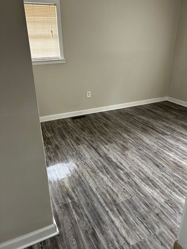 1019 Bradley Ave - Photo 4 of 18