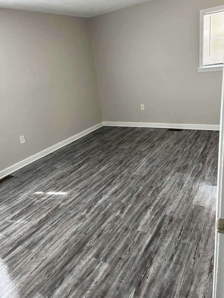 1019 Bradley Ave - Photo 5 of 18