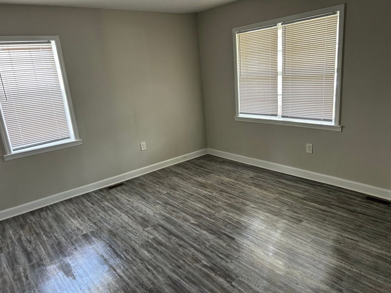 1019 Bradley Ave - Photo 7 of 18