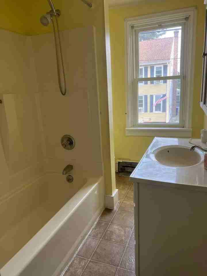 481 Manor St - Photo 3 of 11