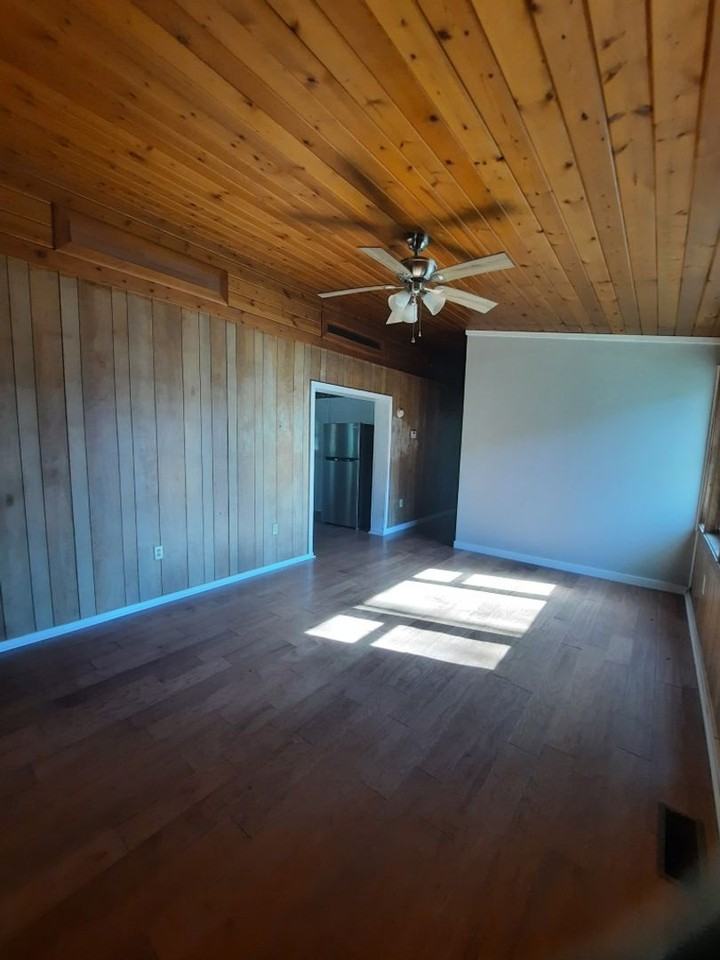 421 Berry Mountain Rd - Photo 3 of 14