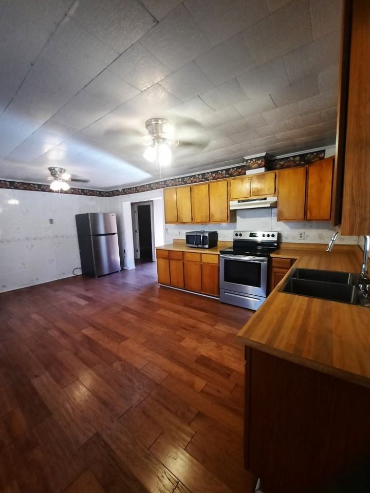 421 Berry Mountain Rd - Photo 5 of 14