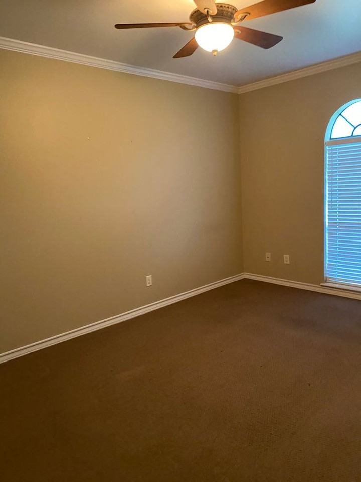 7029 Chiswick Dr - Photo 3 of 8