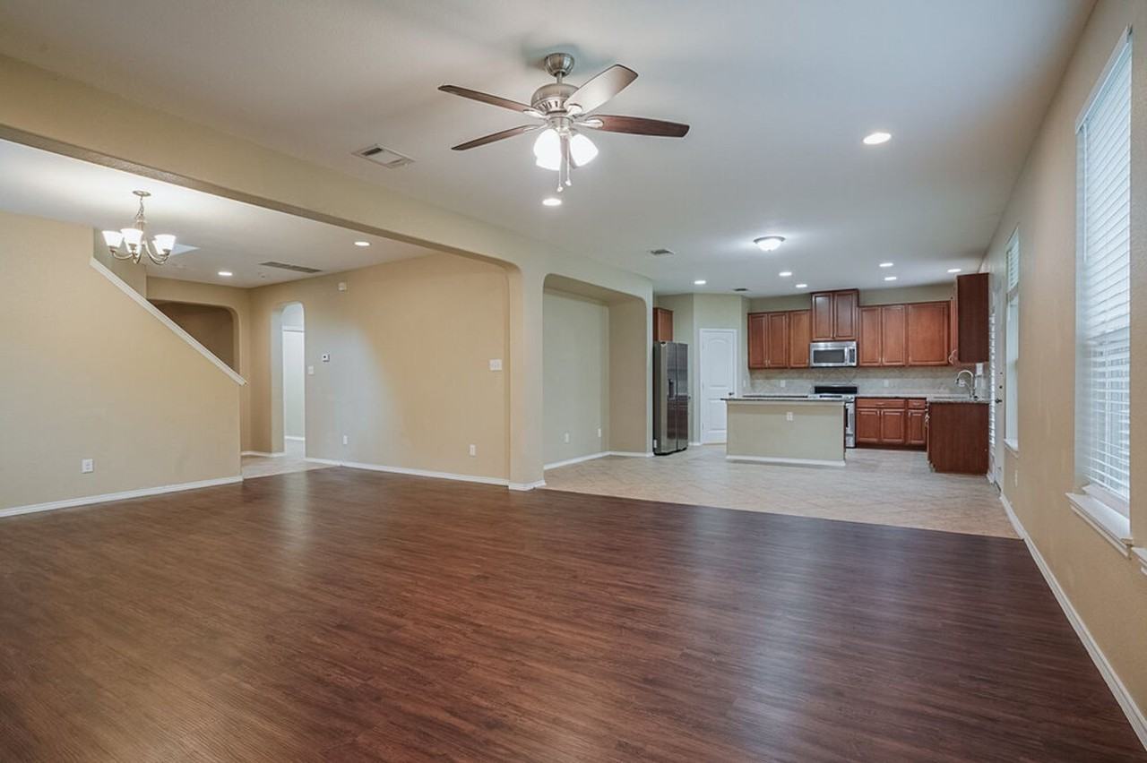 1109 Sussex Pl - Photo 3 of 20