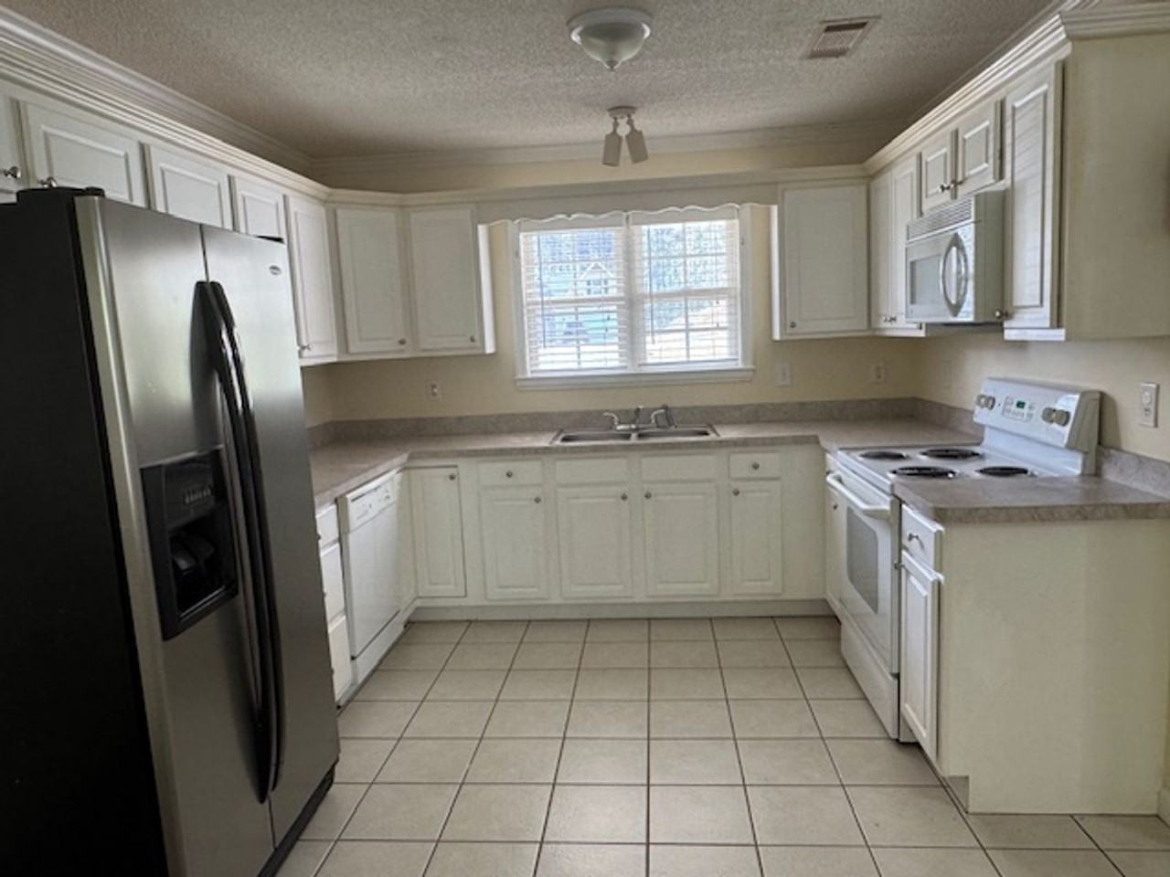 113 Waters Edge Dr - Photo 3 of 7