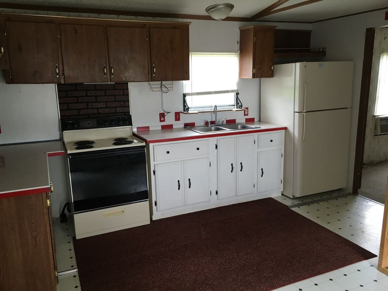 20028 Kirklane Rd - Photo 3 of 9