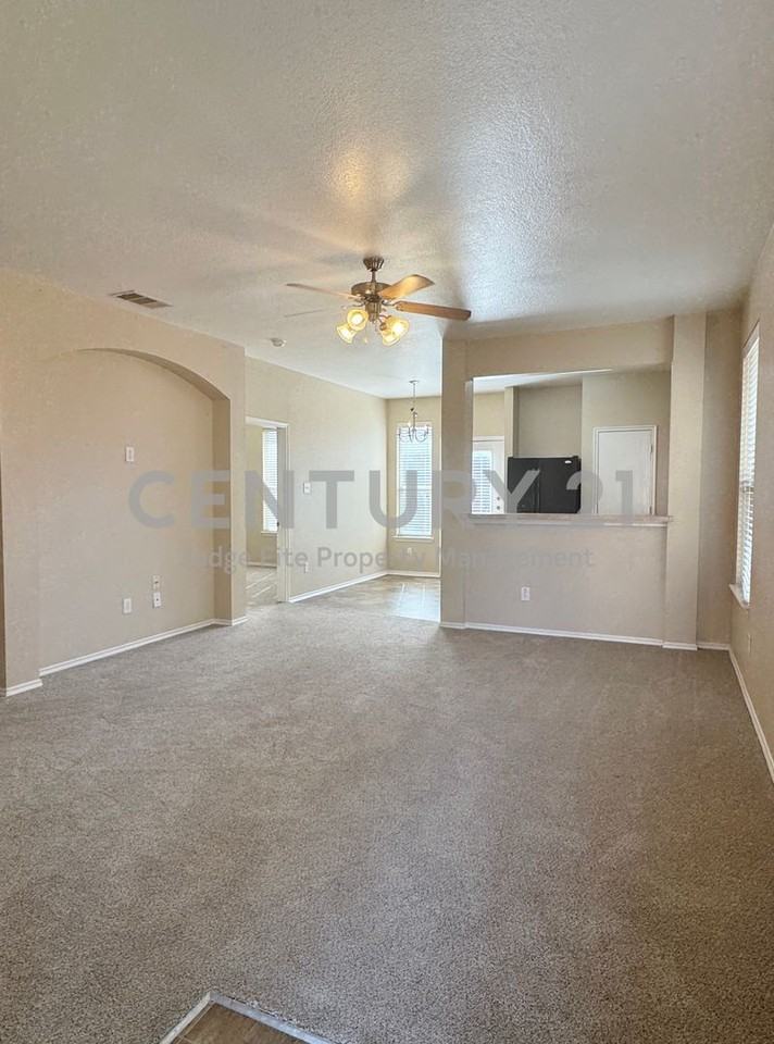 2146 Stonebrook Ln - Photo 2 of 11