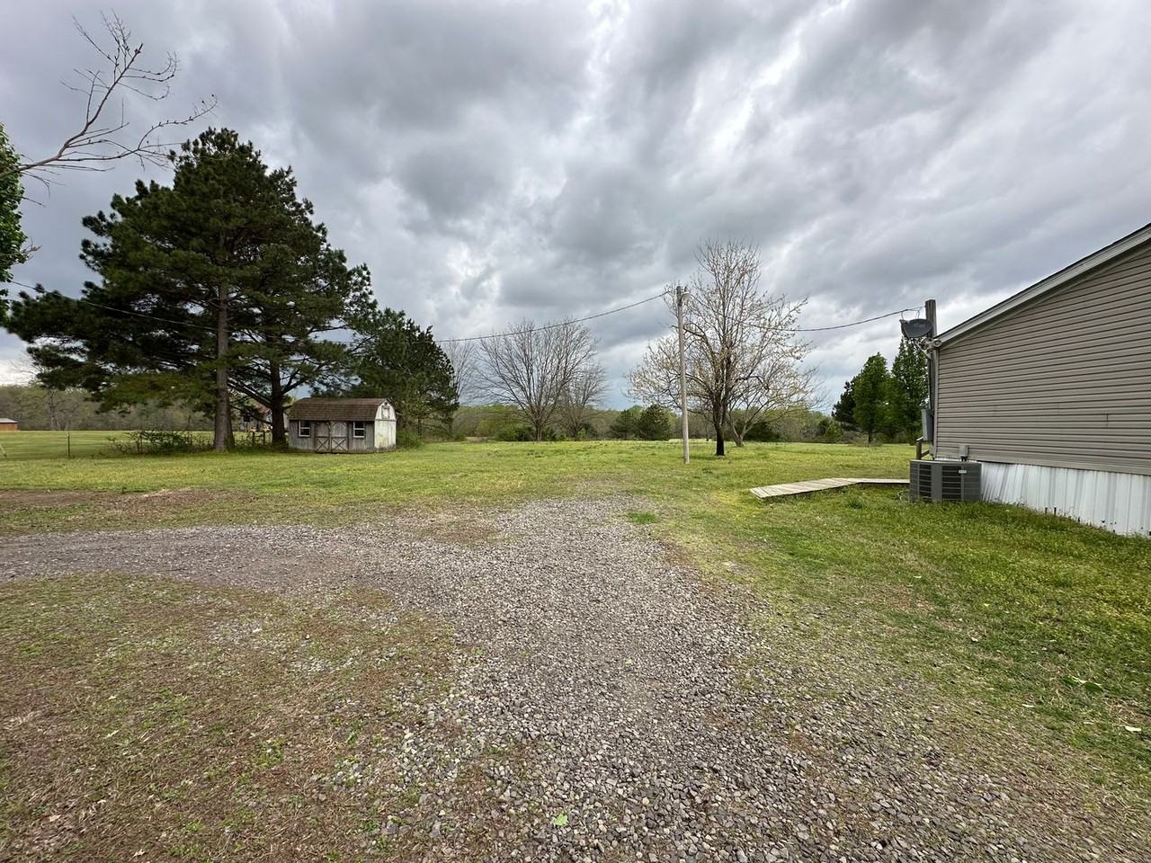 325 Davis Rd - Photo 2 of 14