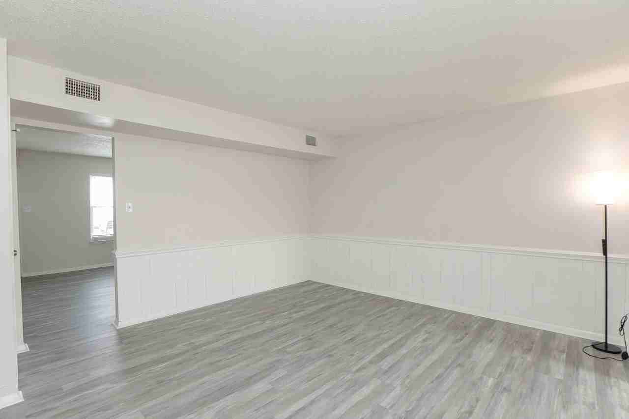 1232 Clydesdale Ln - Photo 3 of 31