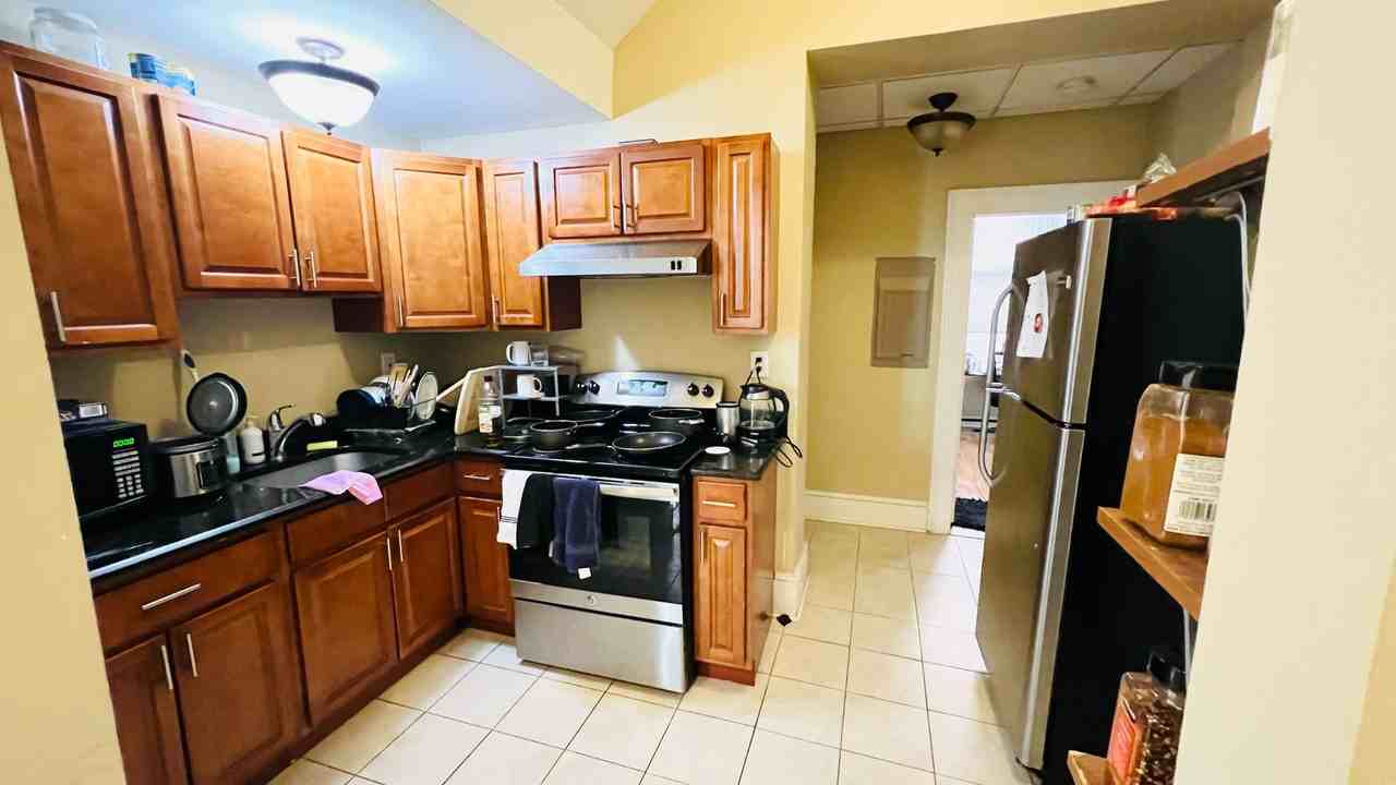 395 Orange St - Photo 3 of 8