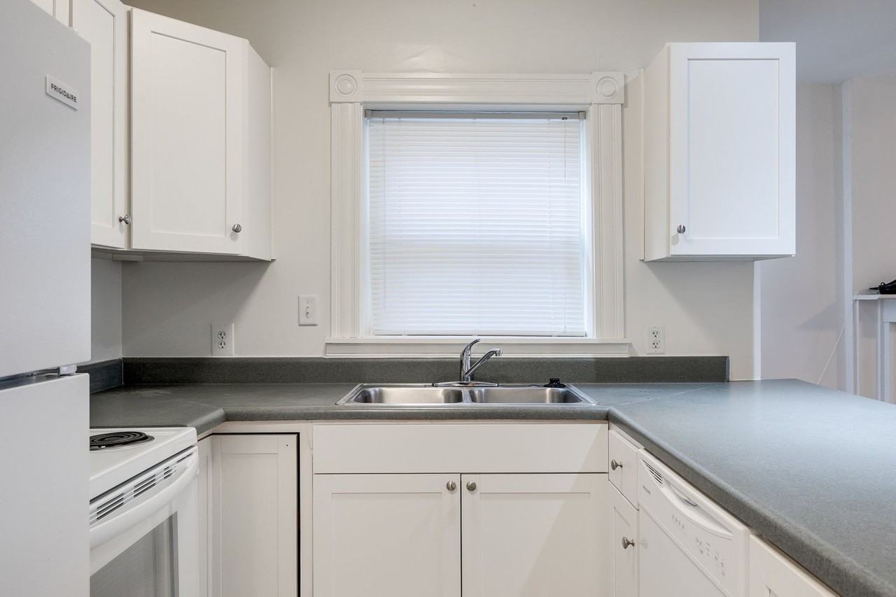 1818 Parkwood Ave - Photo 2 of 17