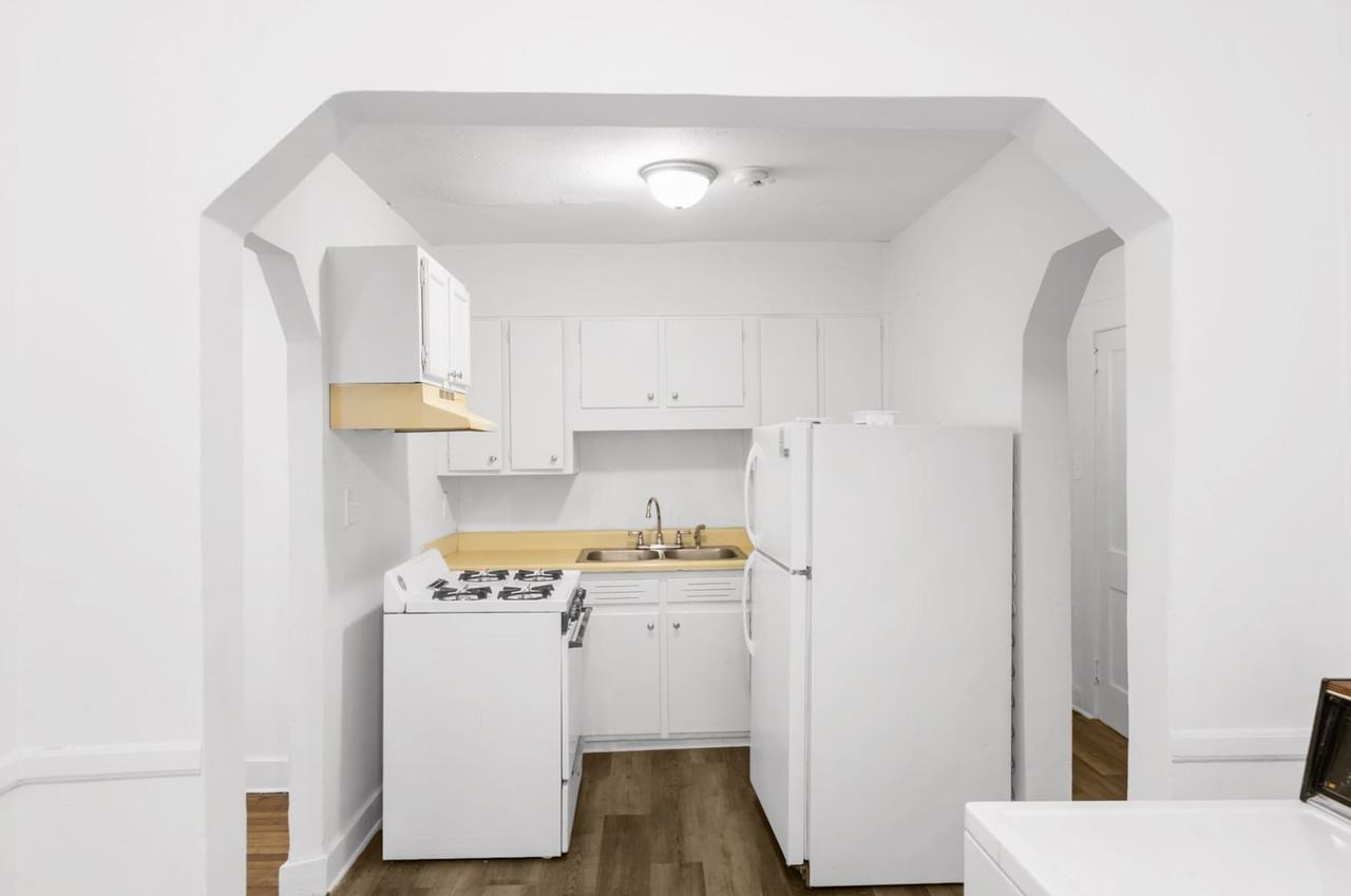 The Ivy - Photo 2 of 18