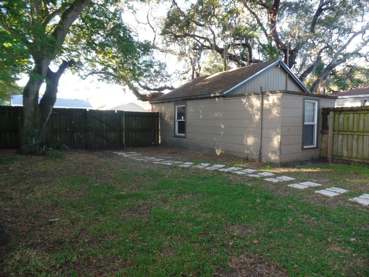 3544 Dartmouth Ave N #S - Photo 2 of 12