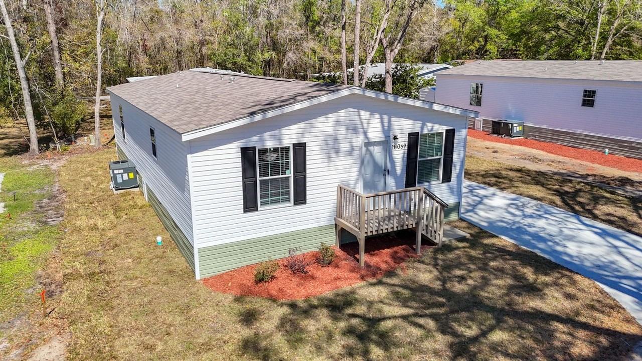 18069 Carrolwood Dr - Photo 2 of 26