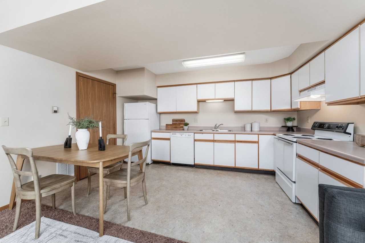 Eastpointe Townhomes - Photo 6 of 39