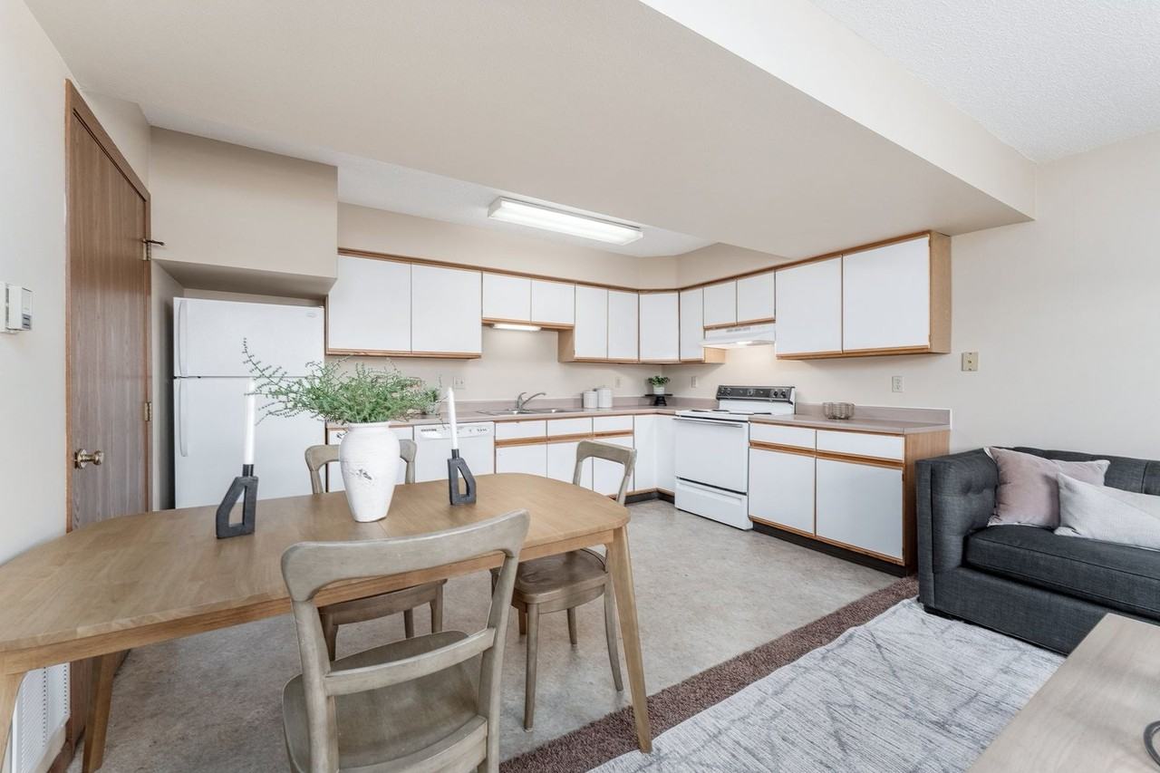 Eastpointe Townhomes - Photo 7 of 39