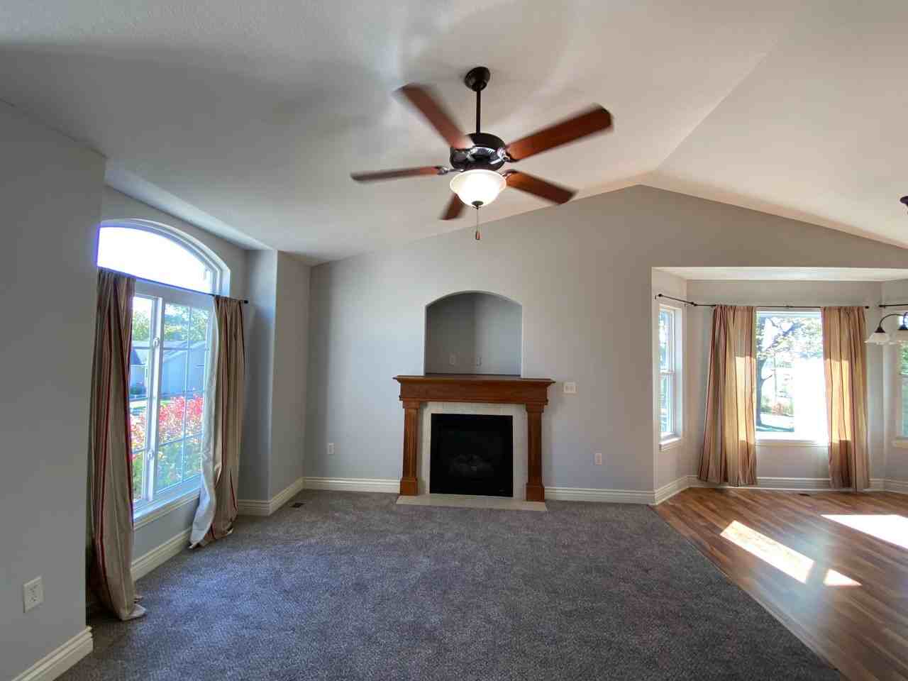 824 Fossilridge Dr - Photo 4 of 26