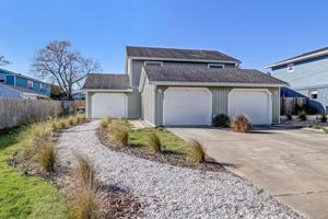 featured image of 833 Mary St