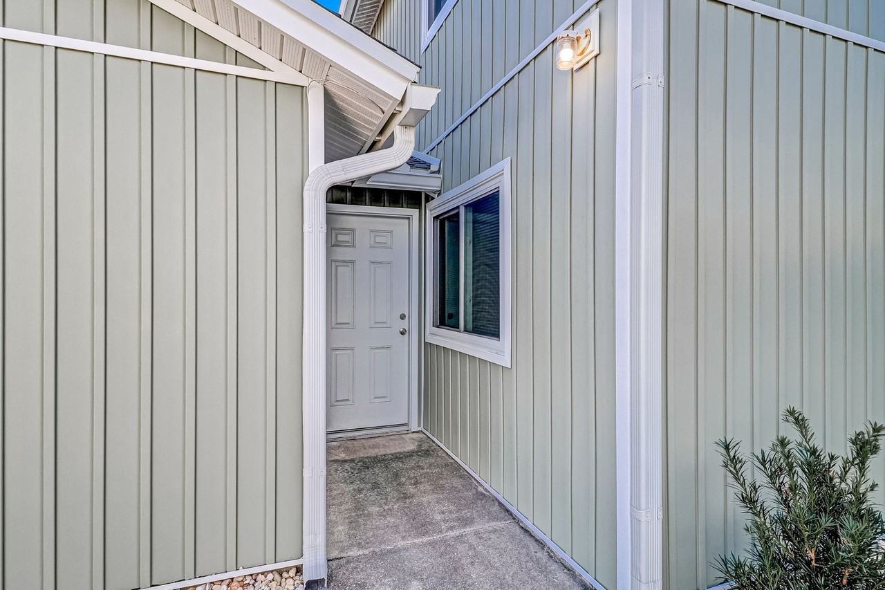 833 Mary St - Photo 2 of 23