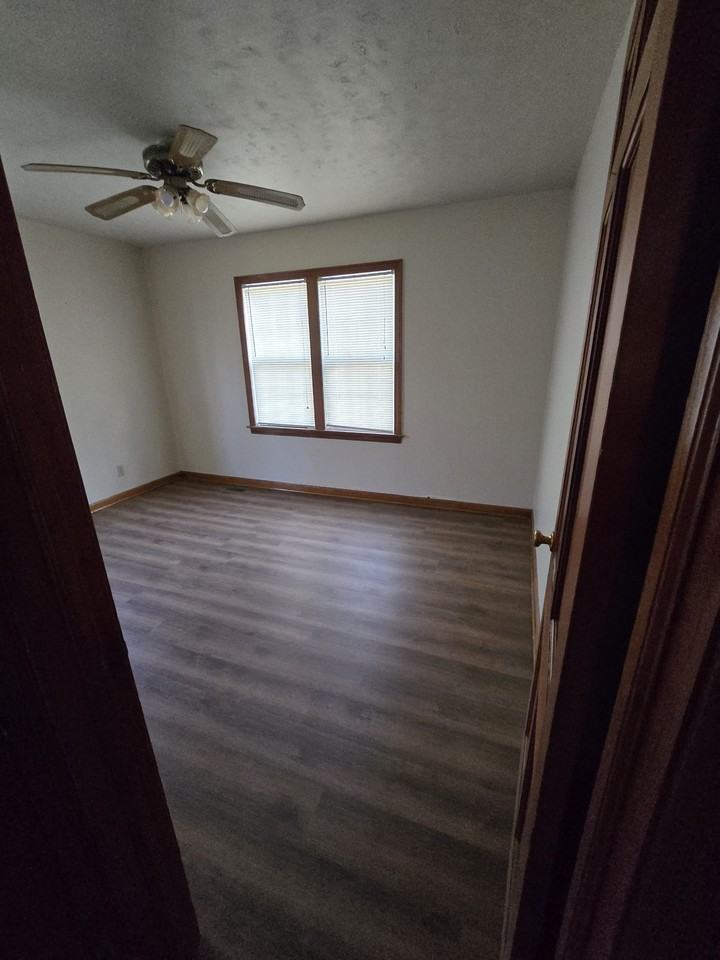 1136 W 47th St N #NA - Photo 3 of 5