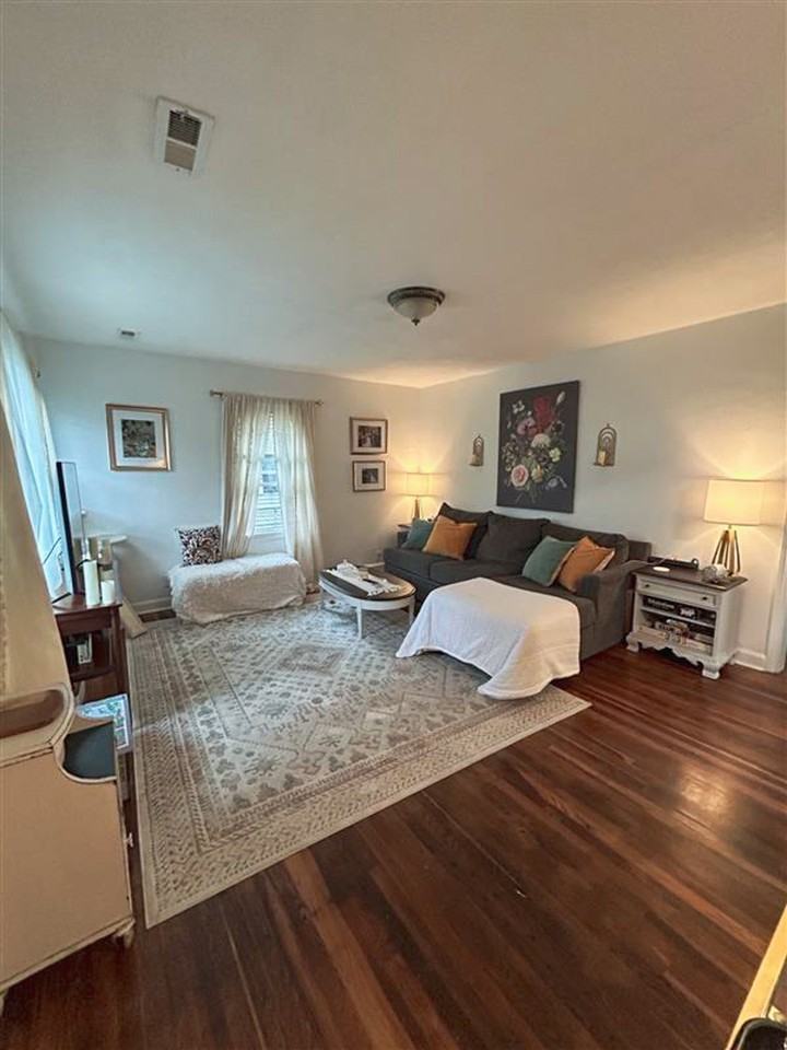 2415 Linden Ave #NA - Photo 3 of 50