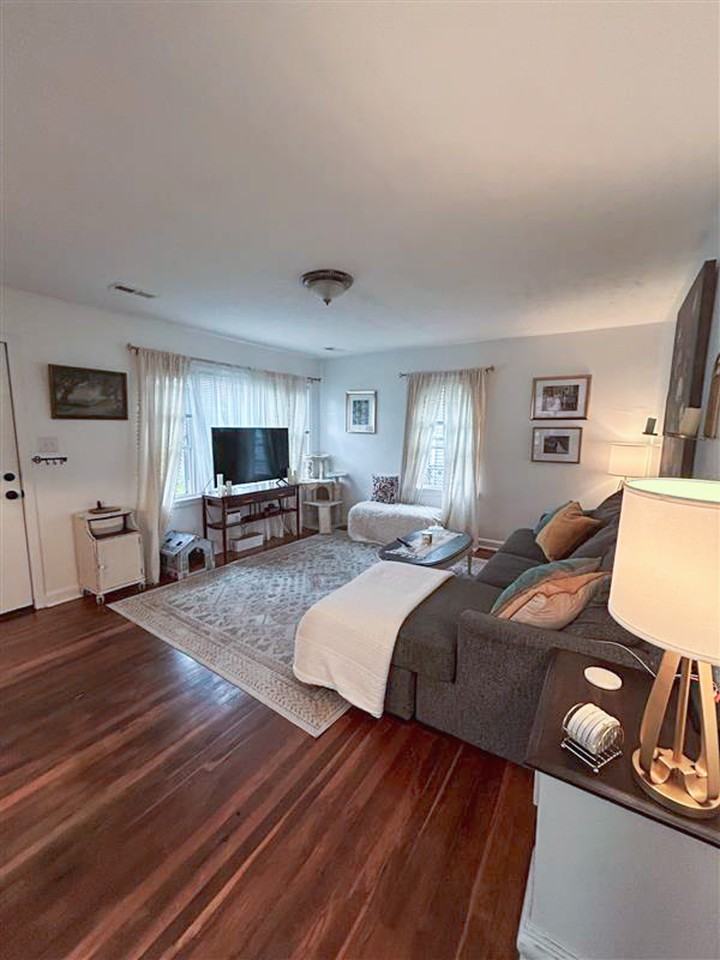 2415 Linden Ave #NA - Photo 5 of 50
