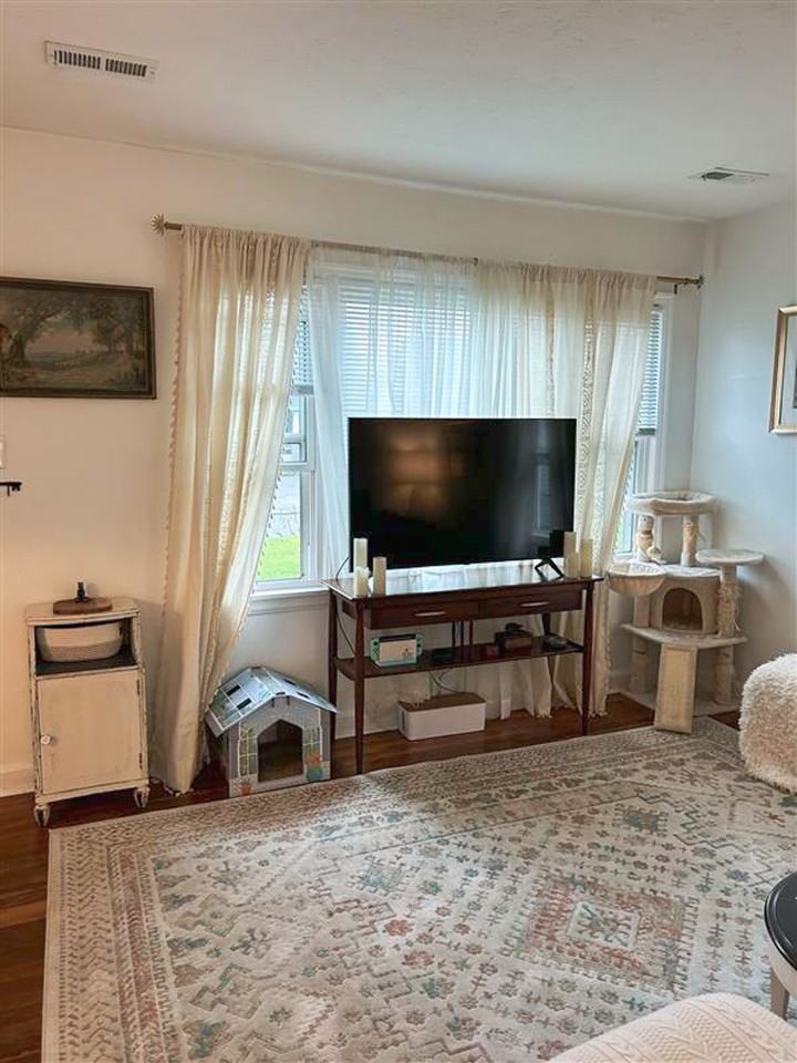 2415 Linden Ave #NA - Photo 6 of 50