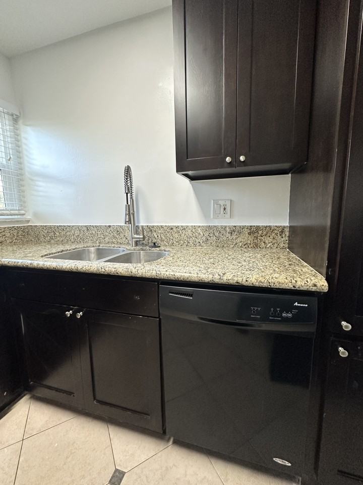 4055 Wade St - Photo 2 of 13