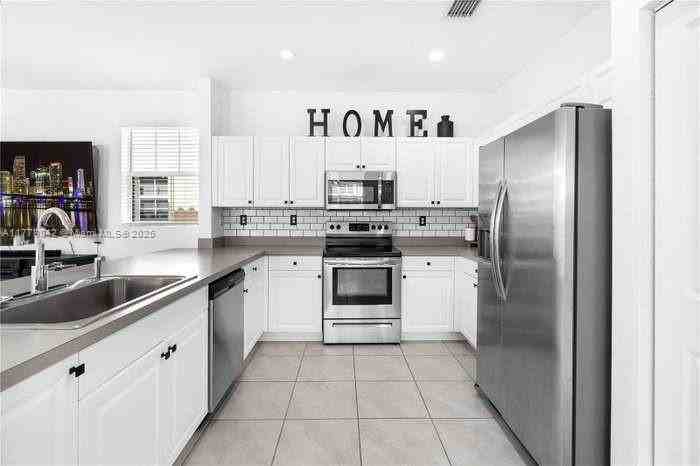 11732 Sw 243rd St - Photo 5 of 22