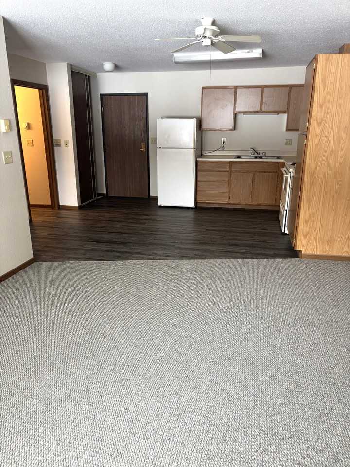 Greenleaf - Photo 5 of 15