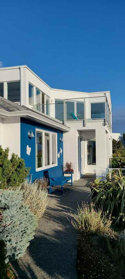 190 King George Terrace - Photo 3 of 22