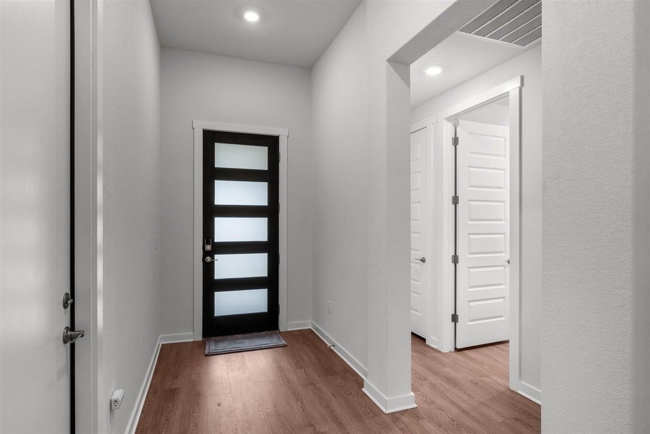 1805 Flying Horseshoe Bnd - Photo 4 of 33