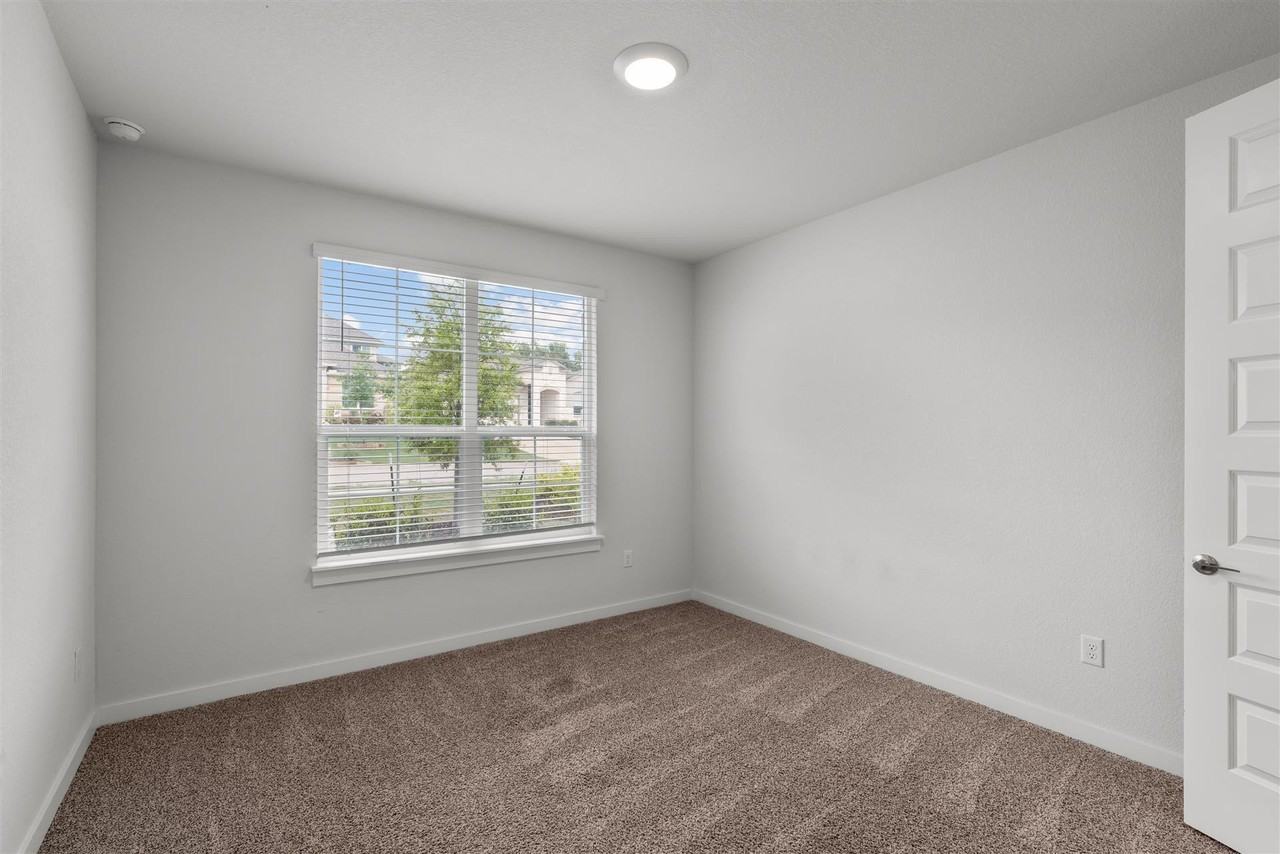 1805 Flying Horseshoe Bnd - Photo 5 of 33