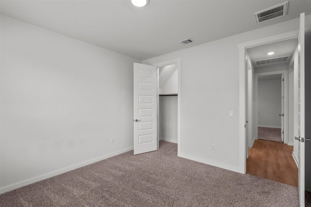 1805 Flying Horseshoe Bnd - Photo 6 of 33