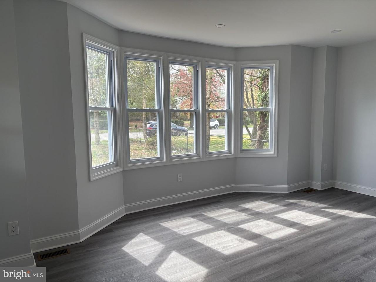 917 Longacre Blvd - Photo 3 of 41