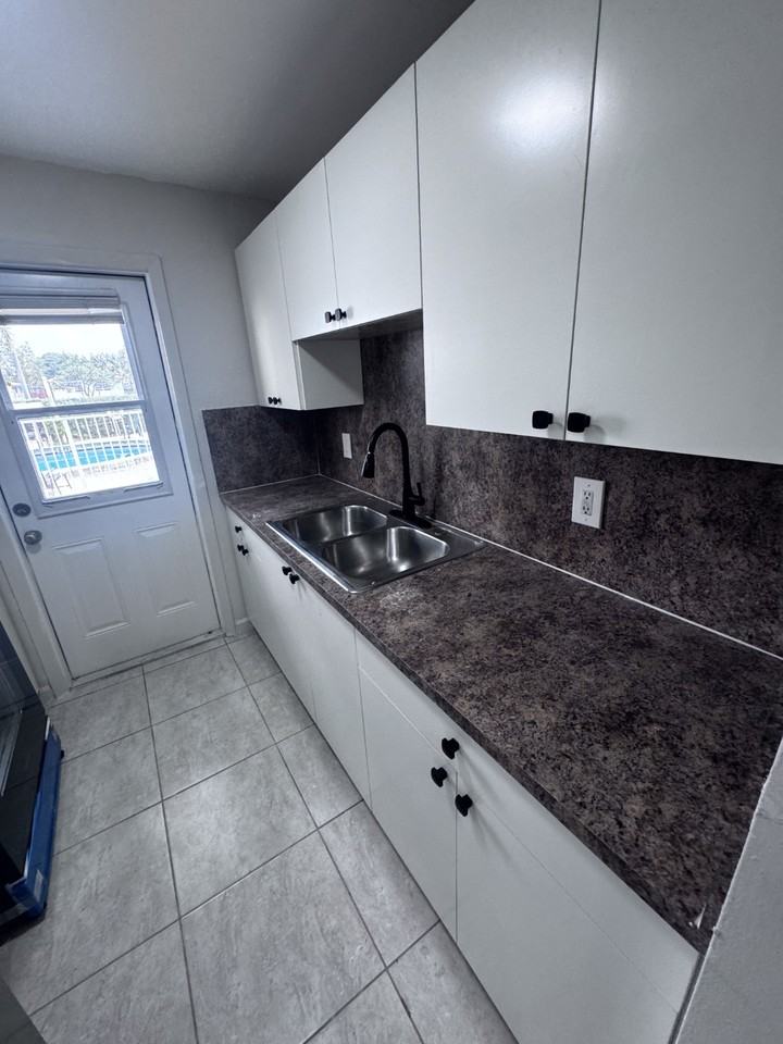 5420 Hollywood Blvd - Photo 2 of 8