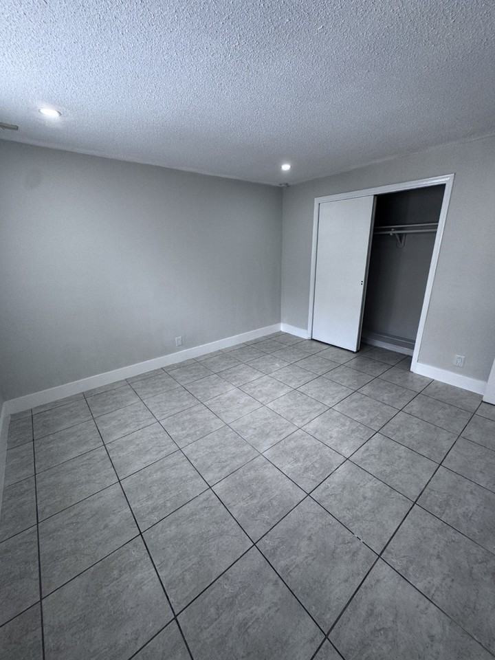 5420 Hollywood Blvd - Photo 4 of 8