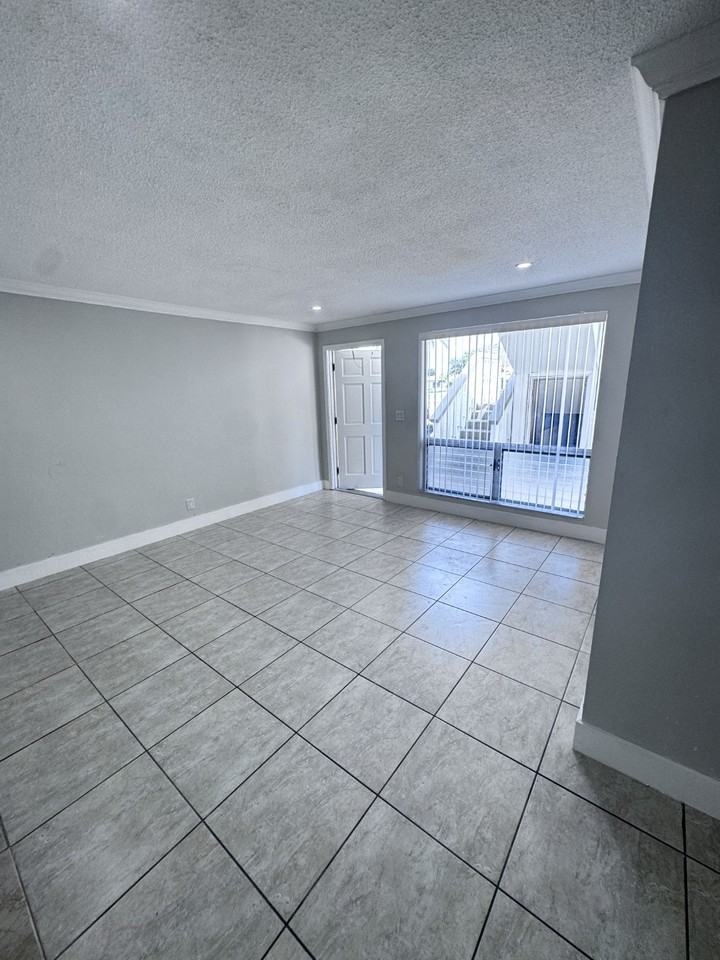 5420 Hollywood Blvd - Photo 5 of 8